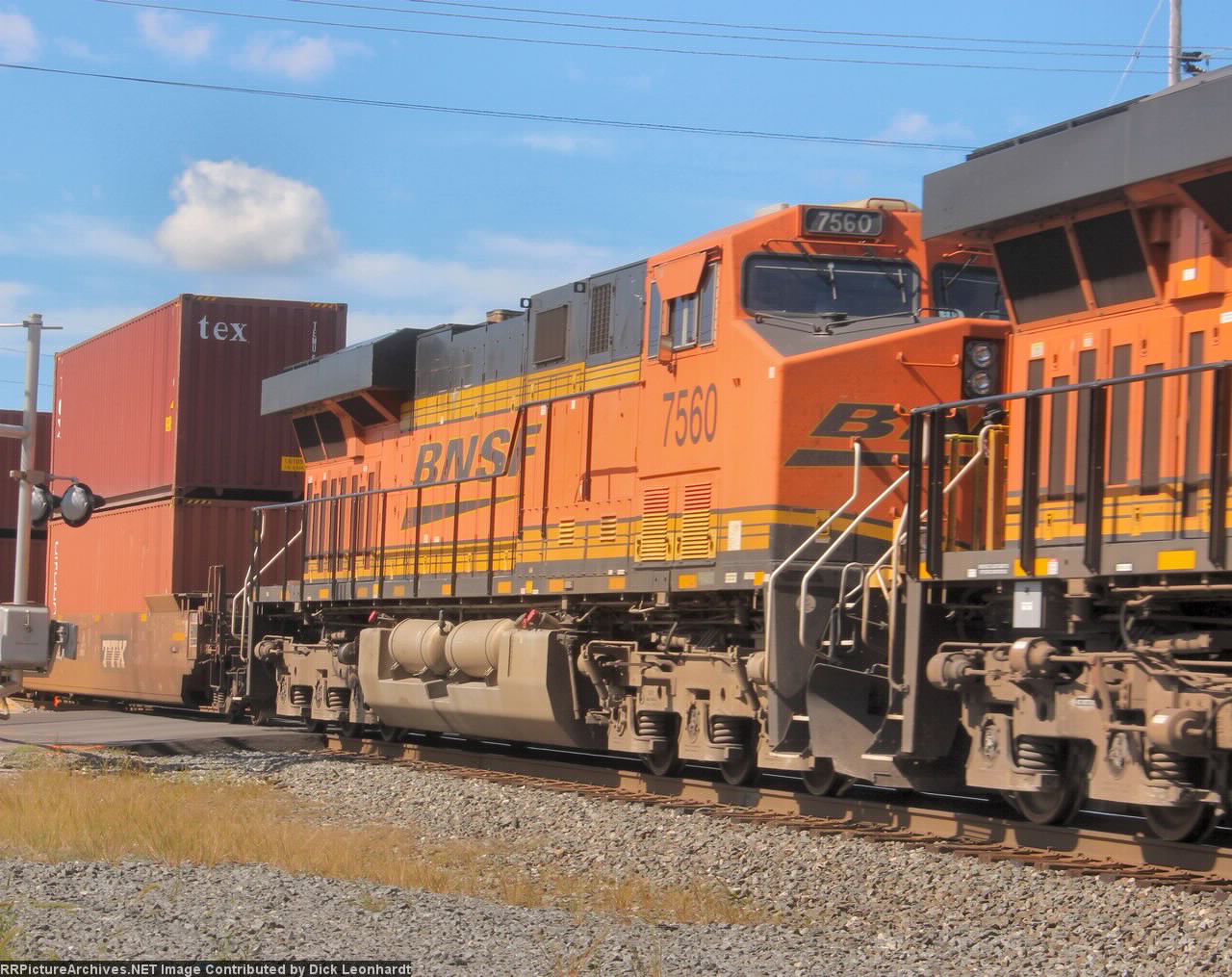 BNSF 7560